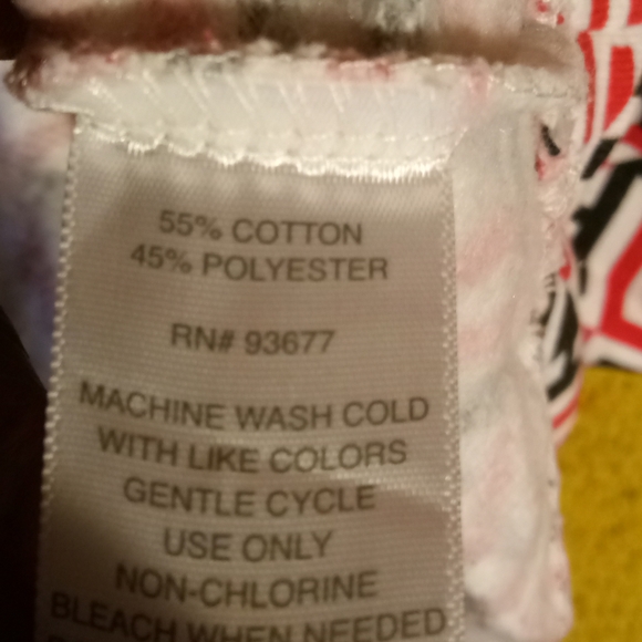 Liz Claiborne Geometric Red and Black Top - Picture 6 of 7